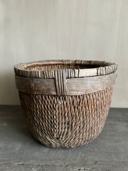 Uniek mandje met houten rand