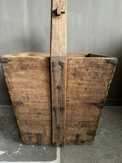 Oude rijstbak | oude bak met handvat E