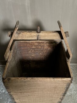 Oude rijstbak | oude bak met handvat C1