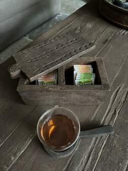 Oude houten spice box