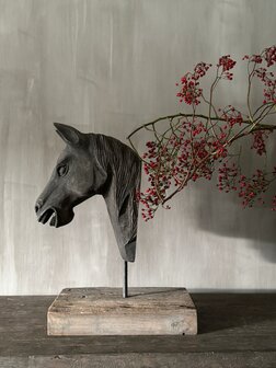 Houten paard op standaard Luksa (afhalen)