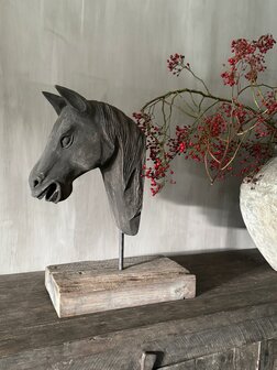 Houten paard op standaard Luksa (afhalen)