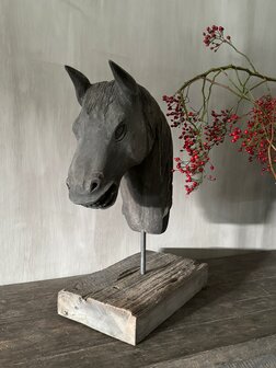 Houten paard op standaard Luksa (afhalen)