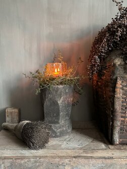 Oude houten vijzel B