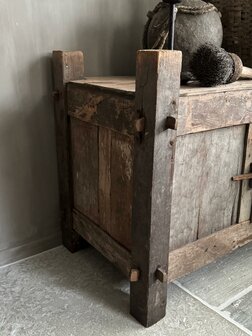 Unieke kast met deurtje India (afhalen)