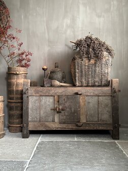 Unieke kast met deurtje India (afhalen)