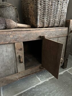 Unieke kast met deurtje India (afhalen)