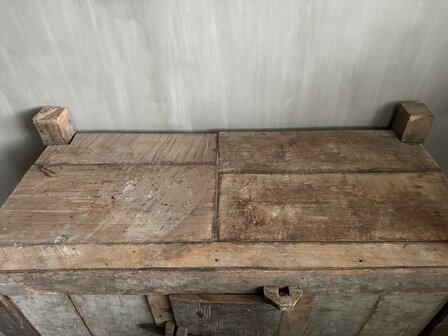 Unieke kast met deurtje India (afhalen)