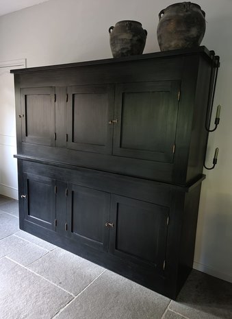 Stoere dichte kast old black Gili