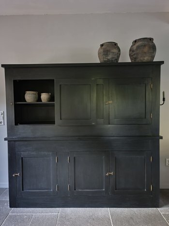 Stoere dichte kast old black Gili