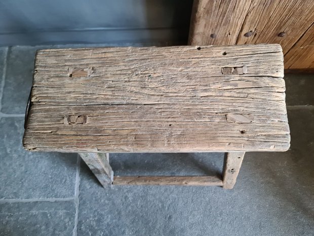 Oud houten kruk E