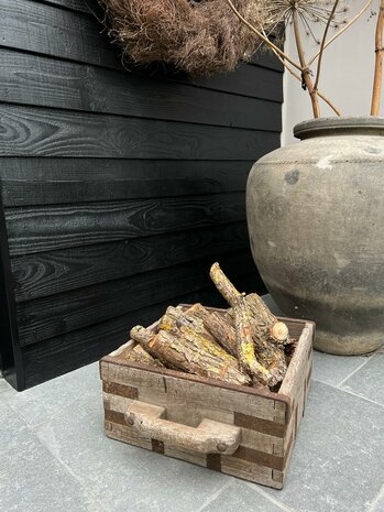 Oude houten bak met ijzer (afhalen)