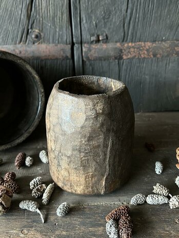 Oud Nepalees potje | oud houten potje donker 2