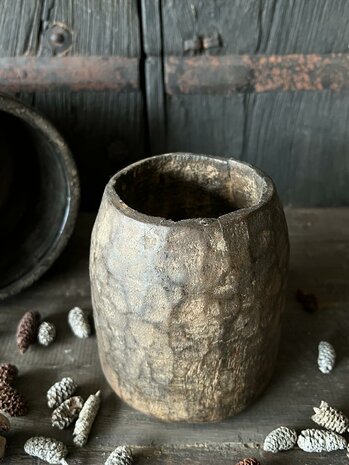 Oud Nepalees potje | oud houten potje donker 2