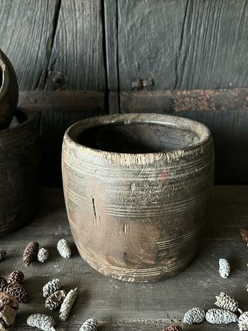 Oude Nepalese pot | oude houten pot donker 3