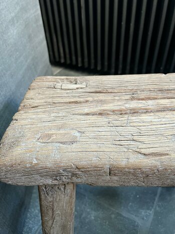 Oude houten kruk D