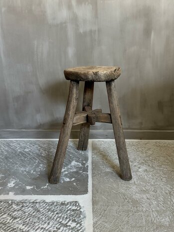 Oude houten ronde kruk klein D