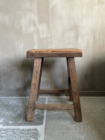 Oude houten kruk N