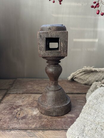 Oude houten baluster Z7