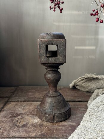 Oude houten baluster Z7