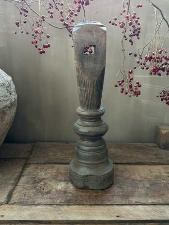 Oude houten baluster Z10