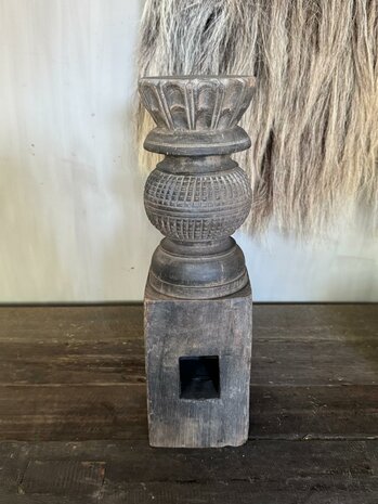 Oude houten baluster Z11
