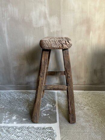 Oude houten kruk F