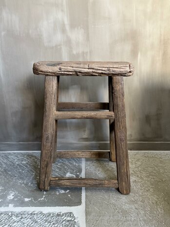 Oude houten kruk F