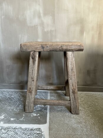 Oude houten kruk G