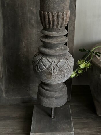 Ornament Timbul op standaard 