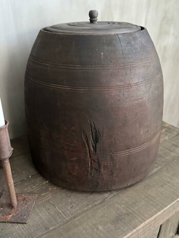 Oude houten pot met deksel Be-Uniq