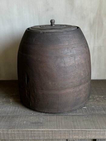 Oude houten pot met deksel Be-Uniq