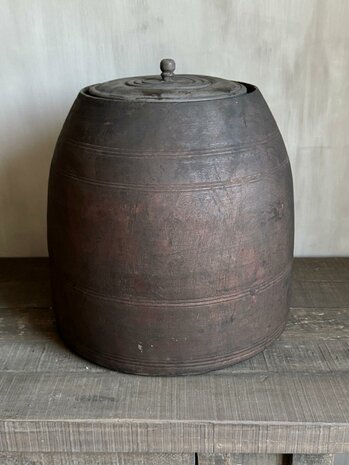 Oude houten pot met deksel Be-Uniq
