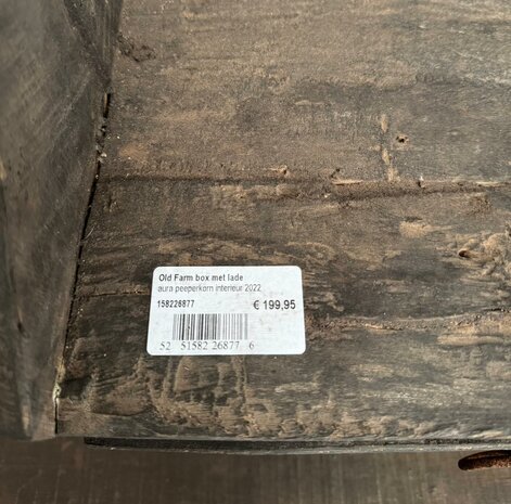 Old Farm box met lade Aura Peeperkorn 