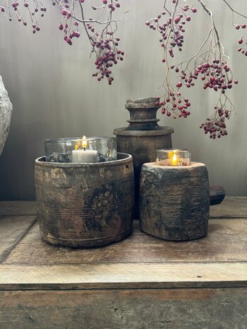 Nepalese pot L1