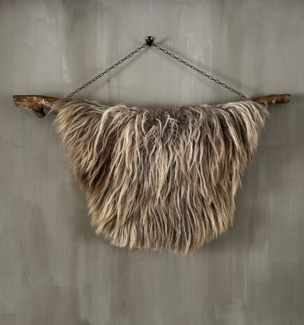 Schapenvacht aan stok|  Vacht wandhanger aan stok beige