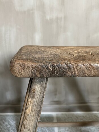 Oude houten kruk B2