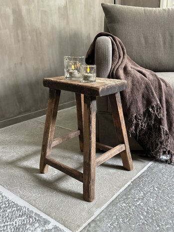 Oude houten kruk B4