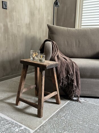 Oude houten kruk B4