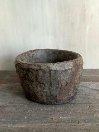 Oude houten vijzel Luksa