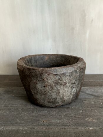 Oude houten vijzel Luksa