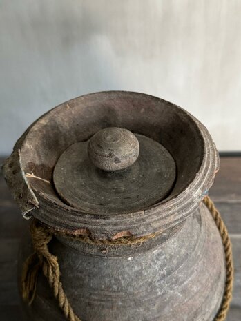 Nepalese kruik met deksel Luksa