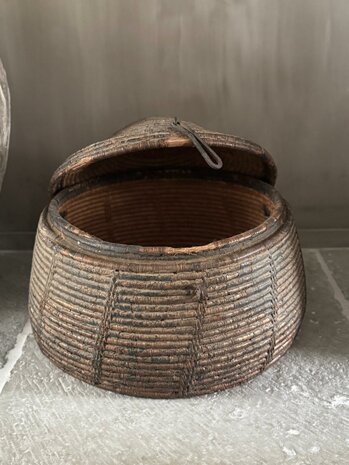 Oude Dessert mand India| Old basket India B (afhalen)