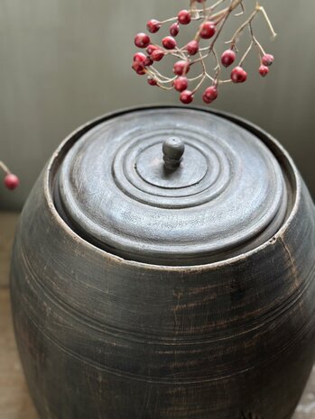 Oude houten pot met deksel XL