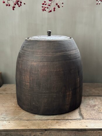 Oude houten pot met deksel XL