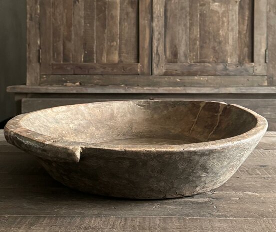 Oude houten schaal gtoot E4