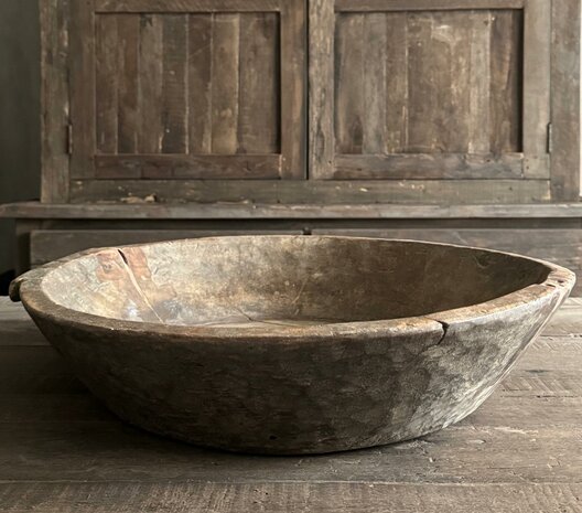 Oude houten schaal gtoot E4