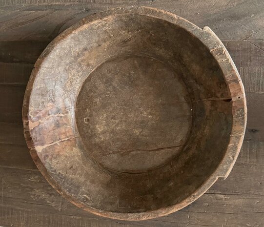 Oude houten schaal gtoot E4