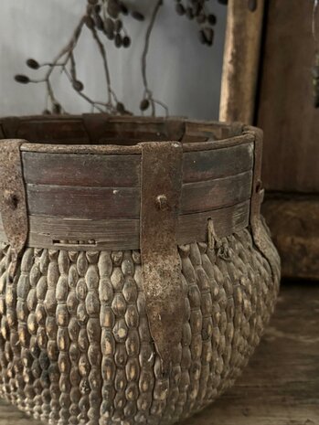 Authentieke Chinese mand met houten rand E