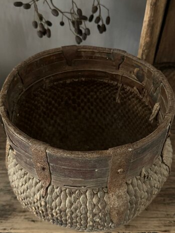 Authentieke Chinese mand met houten rand E